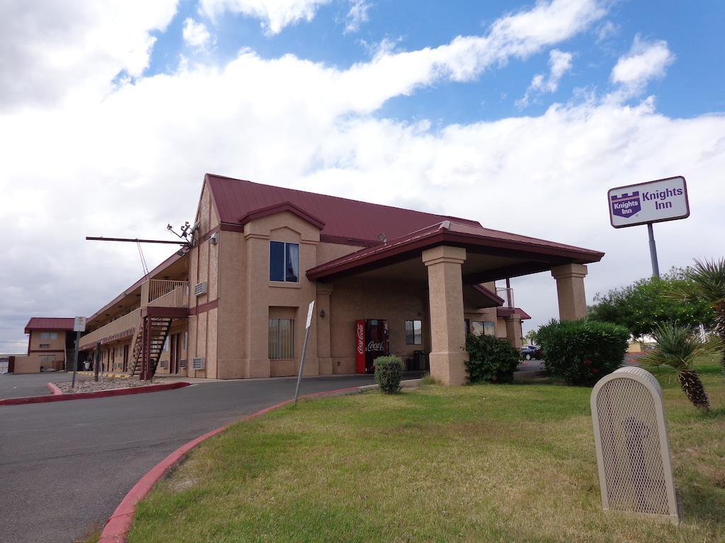 Knights Inn Phoenix At N Black Canyon Hwy Exterior photo